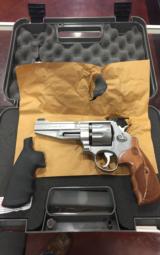 SMITH & WESSON 627 PERFORMANCE .357 - 1 of 9