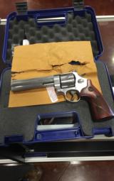 SMITH & WESSON 629 DELUXE .44 - 1 of 8