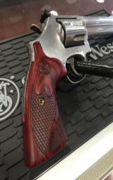 Smith and Wesson Model 686 Deluxe .357 Magnum - 7 of 11