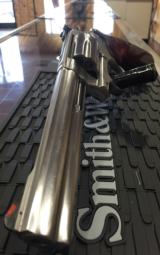 Smith and Wesson Model 686 Deluxe .357 Magnum - 3 of 11