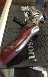 Smith and Wesson Model 686 Deluxe .357 Magnum - 4 of 11