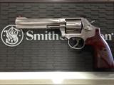 Smith and Wesson Model 686 Deluxe .357 Magnum - 1 of 11