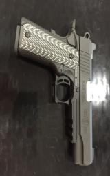 BROWNING 1911 .380 CAL, BLACK LABEL PRO W/NIGHT SIGHTS
- 3 of 10