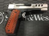 Smith & Wesson 1911 Performance Center .45 ACP
- 3 of 10
