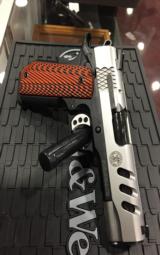 Smith & Wesson 1911 Performance Center .45 ACP
- 8 of 10