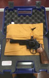 SMITH & WESSON MODEL 57 .41 MAGNUM
- 1 of 15