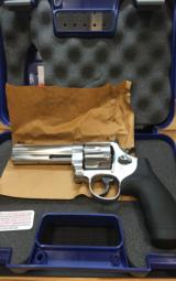 SMITH & WESSON MODEL 629 .44 MAGNUM
- 1 of 15
