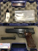 SMITH & WESSON MODEL 41 .22LR - 1 of 13