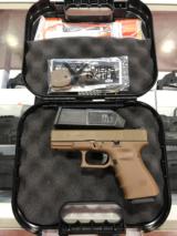GLOCK 19RTF2 VICKERS TACTICAL 9MM FULL FDE
- 1 of 15