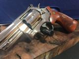 SMITH & WESSON MODEL 29-10
6"NICKEL 44MAG
- 2 of 10