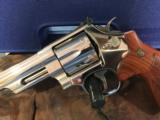 SMITH & WESSON MODEL 29-10
6"NICKEL 44MAG
- 3 of 10
