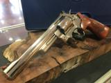 SMITH & WESSON MODEL 29-10
6"NICKEL 44MAG
- 1 of 10