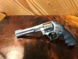 SMITH & WESSON MODEL 629-4 CLASSIC .44MAGNUM - 3 of 10