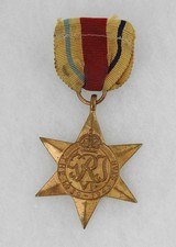 ORIGINAL WW 1 & 2,
MIXED MEDALS & INSIGNIA LOT - 8 of 15