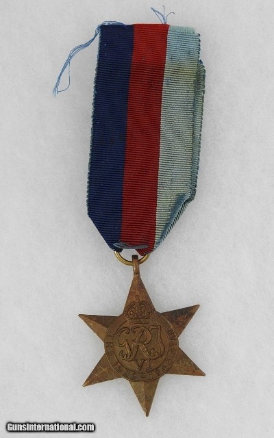 ORIGINAL WW 1 & 2,MIXED MEDALS & INSIGNIA LOT - Image 10 of 15