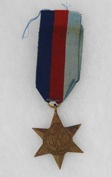 ORIGINAL WW 1 & 2,
MIXED MEDALS & INSIGNIA LOT - 10 of 15