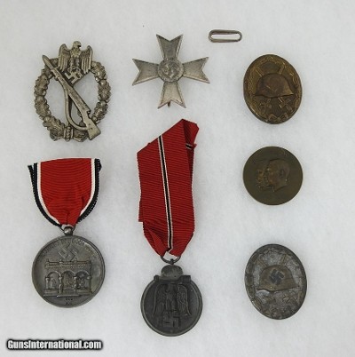 ORIGINAL GERMAN WW 2 MIXED BADGES LOT