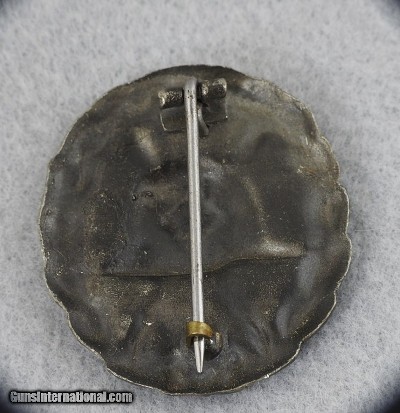 ORIGINAL GERMAN WW 2 and WW 1 MIXED MEDALS LOT - Image 5 of 14