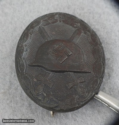 ORIGINAL GERMAN WW 2 and WW 1 MIXED MEDALS LOT - Image 6 of 14