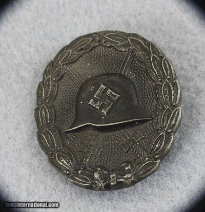 ORIGINAL GERMAN WW 2 and WW 1 MIXED MEDALS LOT - Image 4 of 14