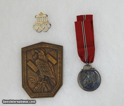 ORIGINAL GERMAN WW 2 MIXED PINS AND PLAQUE LOT