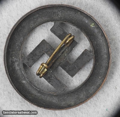 ORIGINAL GERMAN WW 2 MIXED BADGES AND METALS LOT - Image 11 of 15