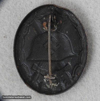 ORIGINAL GERMAN WW 2 MIXED BADGES AND METALS LOT - Image 15 of 15