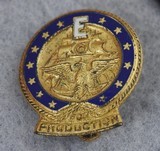 ORIGINAL US WW 2 MIXED PINS AND BADGES LOT - 14 of 20