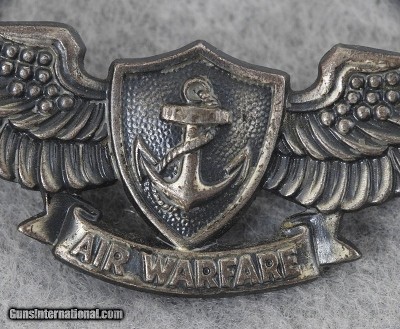 ORIGINAL US WW 2 MIXED PINS AND BADGES LOT - Image 5 of 20
