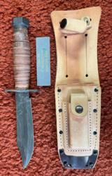 Camillus U.S. Pilots Survival Knife With Scabbard And Sharpening Stone - 3 of 9