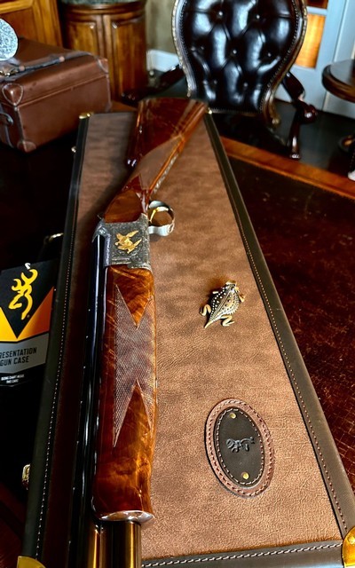 BROWNING SUPERLIGHT GRADE VI 12GA - 26” - 99% - ca. 1998 - NEW BROWNING CASE - FIREY FEATHERCROTCH WALNUT - SPECTACULAR! - Image 15 of 25