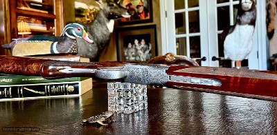 BROWNING BELGIUM SUPERPOSED PIGEON 28GA - 28” - RKLT - INCREDIBLE BLACK FEATHERCROTCH WALNUT - MIDDLE AND END IVORY BEADS - Image 10 of 16