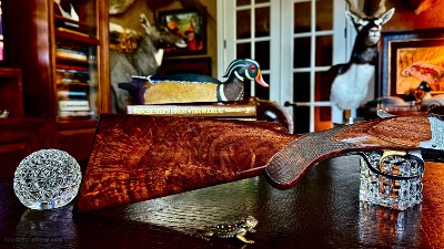 BROWNING BELGIUM SUPERPOSED PIGEON 28GA - 28” - RKLT - INCREDIBLE BLACK FEATHERCROTCH WALNUT - MIDDLE AND END IVORY BEADS - Image 5 of 16