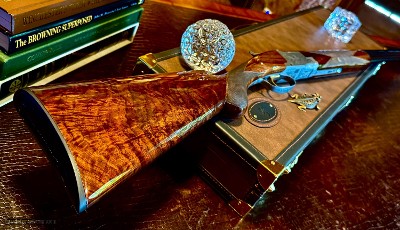 BROWNING BELGIUM SUPERPOSED PIGEON 28GA - 28” - RKLT - INCREDIBLE BLACK FEATHERCROTCH WALNUT - MIDDLE AND END IVORY BEADS