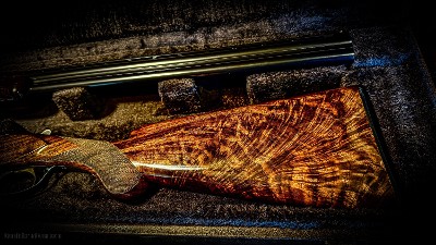 BROWNING BELGIUM SUPERPOSED PIGEON 28GA - 28” - RKLT - INCREDIBLE BLACK FEATHERCROTCH WALNUT - MIDDLE AND END IVORY BEADS - Image 3 of 16
