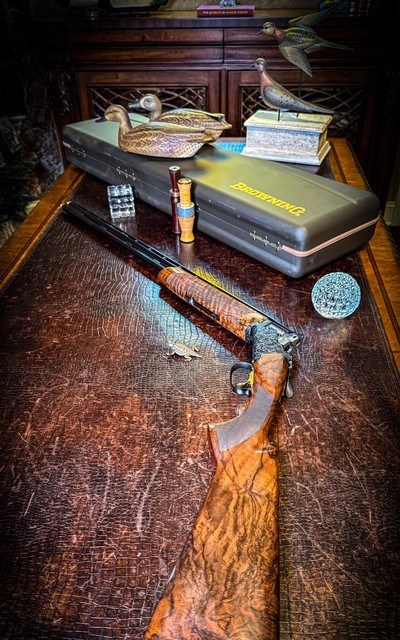BROWNING 725 SPORTING MEDALLION HIGH GRADE 410GA 30” DIANA CHOKES 99% CONDITION NEGRINI FACTORY CASE ALL ACCESSORIES HIGHEST GRADE WALNUT - Image 6 of 17