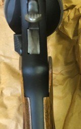 Smith & Wesson Model 327 / 357 Magnum - 9 of 10