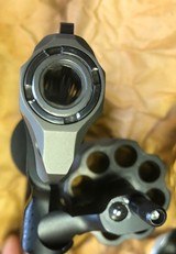 Smith & Wesson Model 327 / 357 Magnum - 6 of 10
