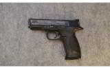 Smith & Wesson ~ M&P 40
~
.40 S&W - 2 of 2