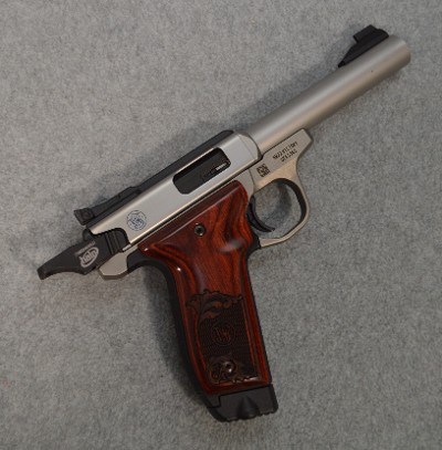 Smith & Wesson ~ SW 22 Victory ~ .22 LR