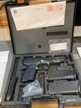 Fn 5.7 x 28 IOM, with round trigger and the official letter and box, 2 clips, shoot very few rounds - 1 of 15
