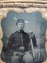 sixth plate tintype of armed cavalry trooper in full gutta percha case - 3 of 5