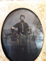 Quarter plate tintype of armed Cavalry sergeant - 3 of 4