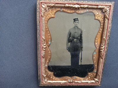 Quarter plate ambrotype of armed soldier - Image 4 of 4