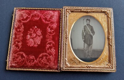 Quarter plate tintype of armed soldier with Mississippi rifle - Image 2 of 4