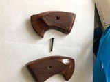 Original Walnut Checkered Grips short frame Colt Detective Special - Cobra Agent - .38 Spl - 8 of 11