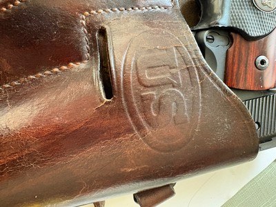 S&W1911 - 4.75” 1911 - Like New - Gunsmith inspected and with Edgar-Kress stamped 1944 leather shoulder rig - original and not repro - 2 mags. - Image 12 of 15