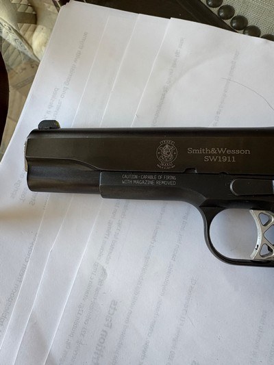 S&W1911 - 4.75” 1911 - Like New - Gunsmith inspected and with Edgar-Kress stamped 1944 leather shoulder rig - original and not repro - 2 mags. - Image 2 of 15