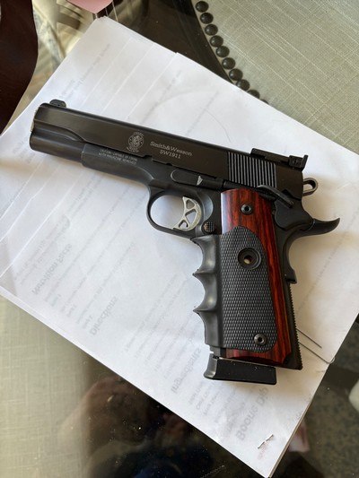 S&W1911 - 4.75” 1911 - Like New - Gunsmith inspected and with Edgar-Kress stamped 1944 leather shoulder rig - original and not repro - 2 mags. - Image 1 of 15