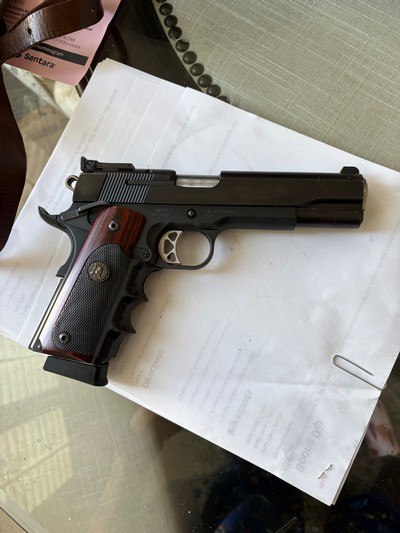 S&W1911 - 4.75” 1911 - Like New - Gunsmith inspected and with Edgar-Kress stamped 1944 leather shoulder rig - original and not repro - 2 mags. - Image 4 of 15